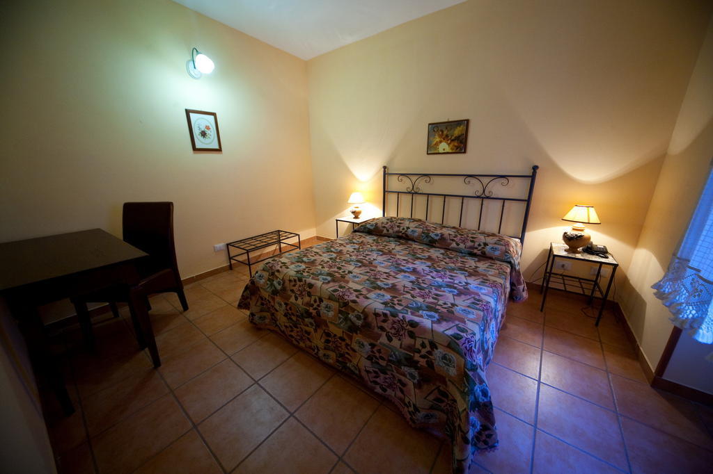 Masseria Rocca Di Gonato Castelbuono  Ruang foto
